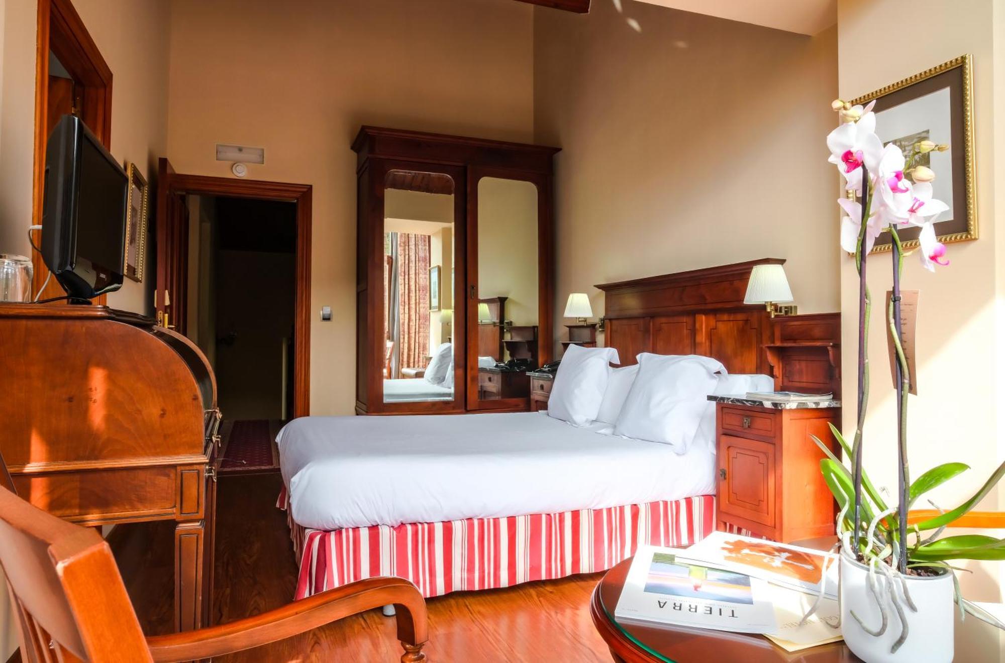Indiana Boutique Hotel Llanes Eksteriør billede